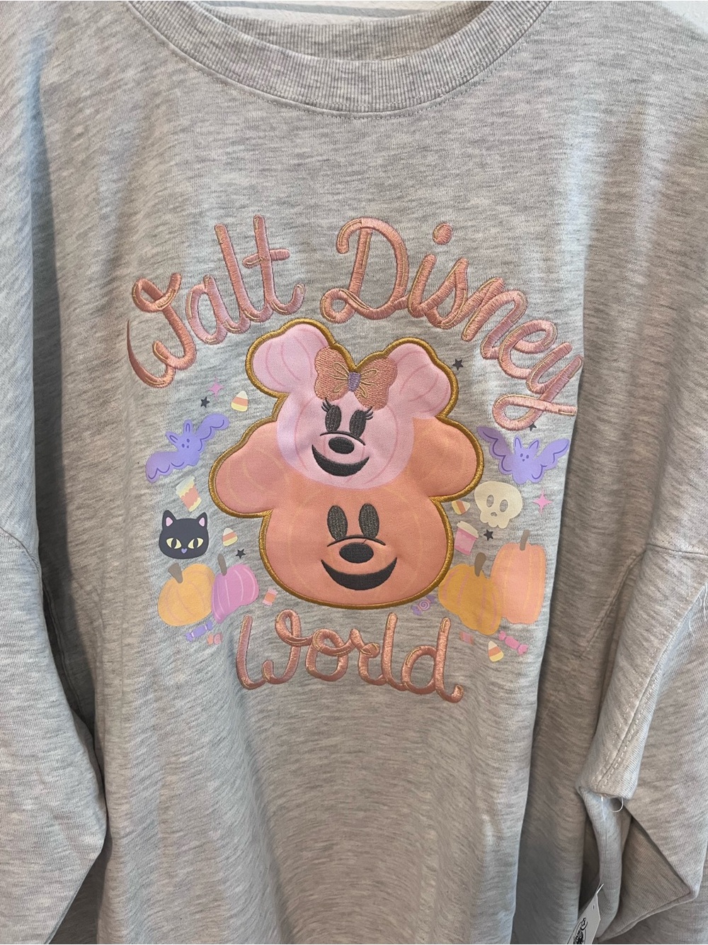 Disney 2026 Halloween Disney World Girls' Gray Minnie Graphic Sweatshirt NWT - Picture 2 of 4